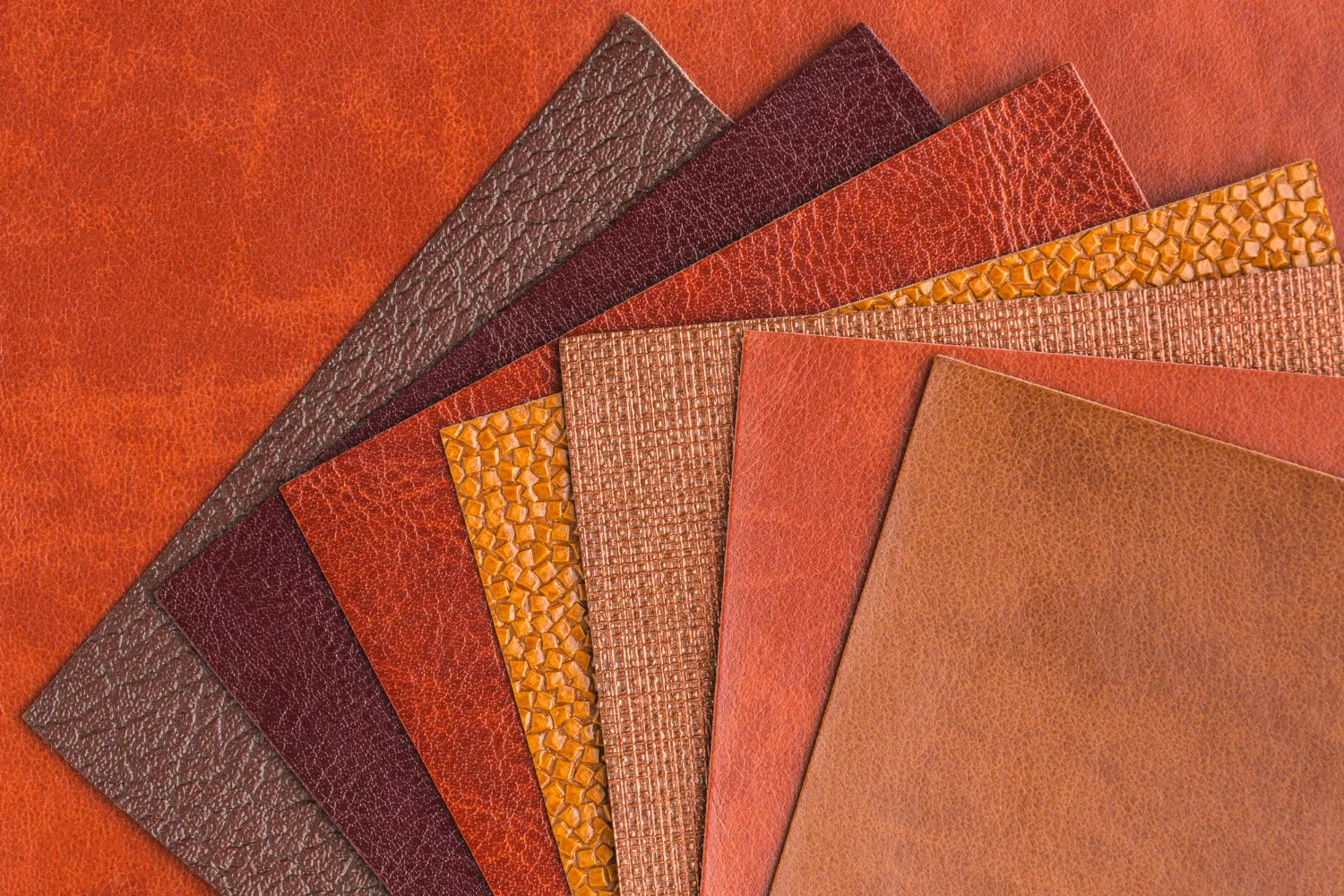 L'Essenza del Cuoio: Da Materiale Ancestrale a Protagonista del Design Moderno.